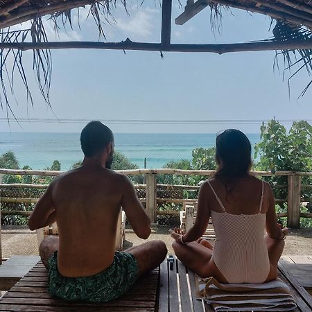 Gaia Ocean Surf Yoga Hostel Ahangama Bagian luar foto