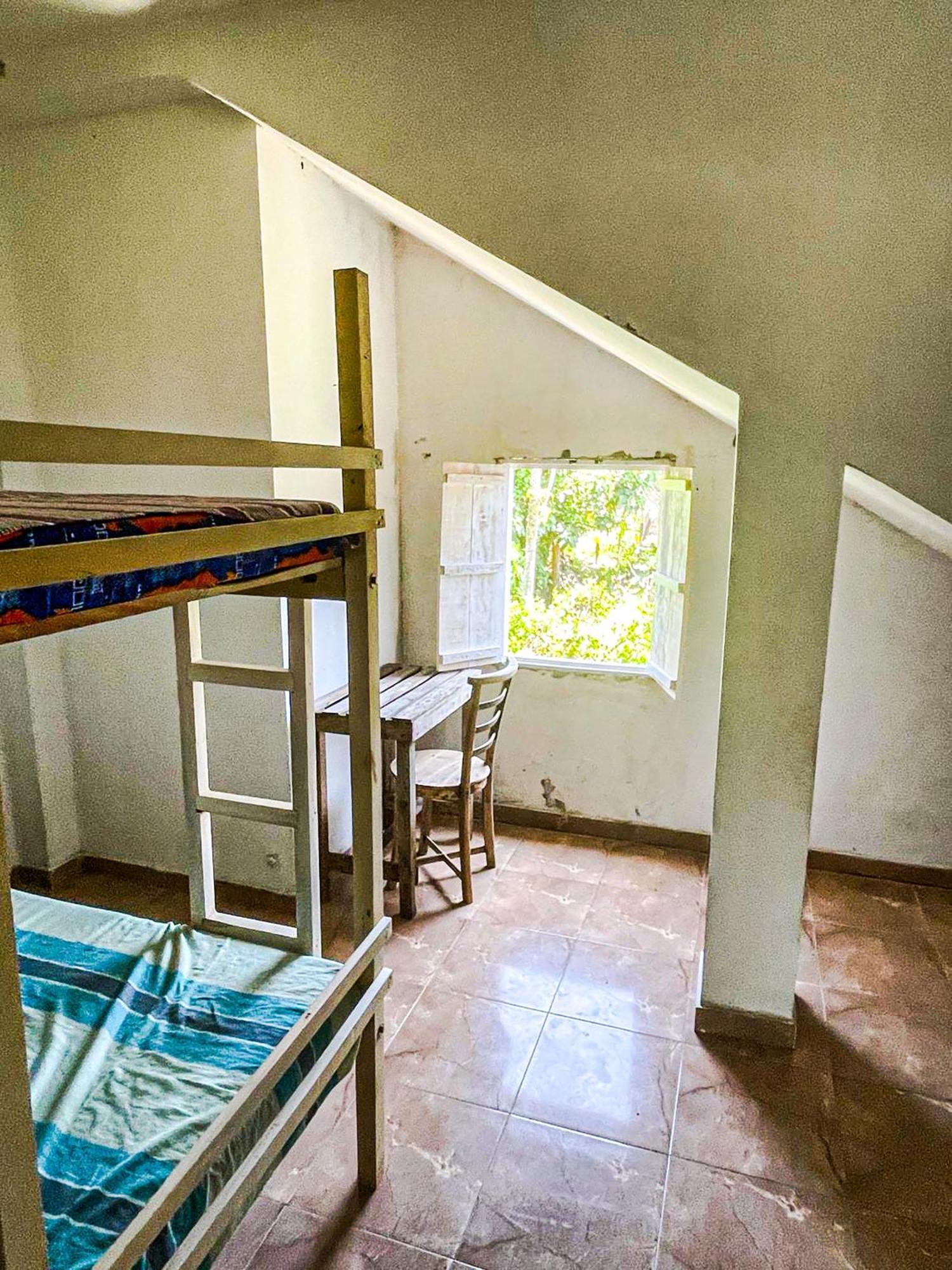 Gaia Ocean Surf Yoga Hostel Ahangama Bagian luar foto