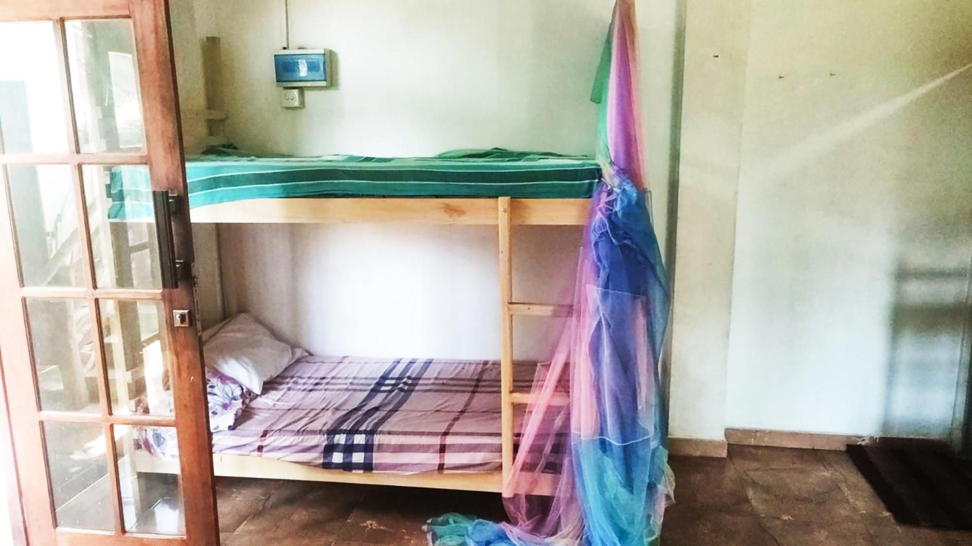 Gaia Ocean Surf Yoga Hostel Ahangama Bagian luar foto