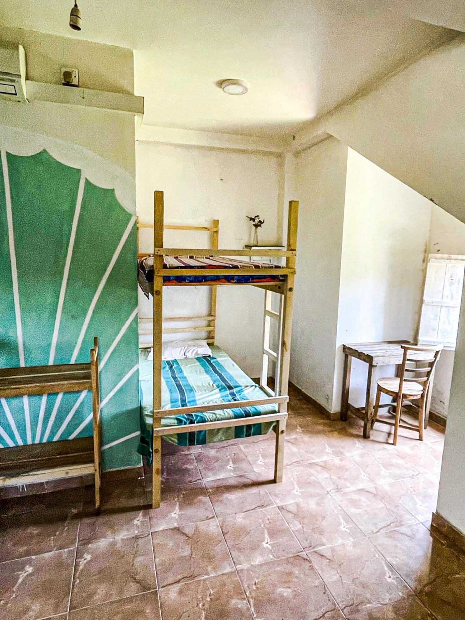 Gaia Ocean Surf Yoga Hostel Ahangama Bagian luar foto