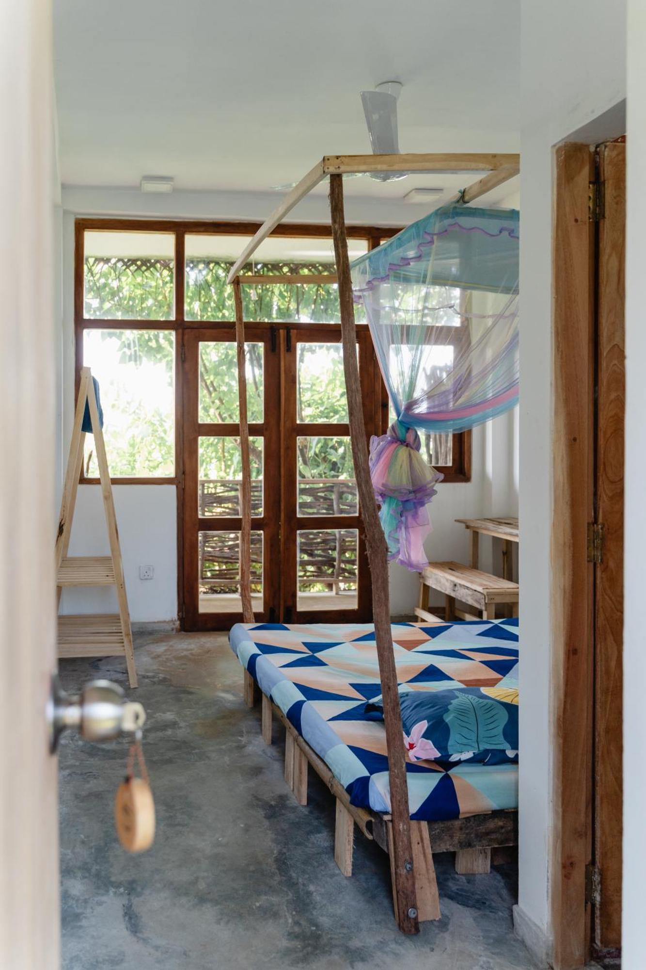Gaia Ocean Surf Yoga Hostel Ahangama Bagian luar foto