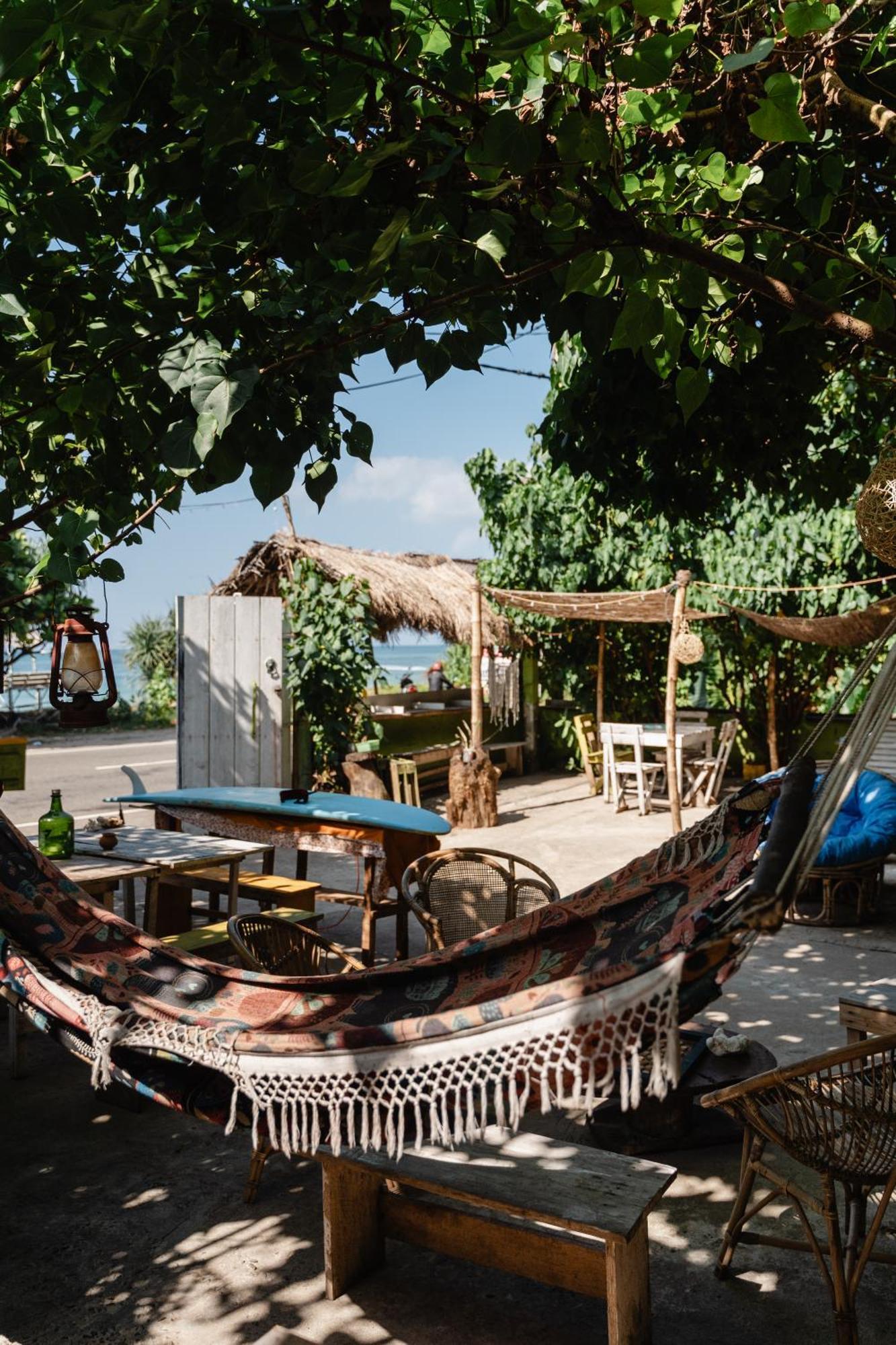 Gaia Ocean Surf Yoga Hostel Ahangama Bagian luar foto