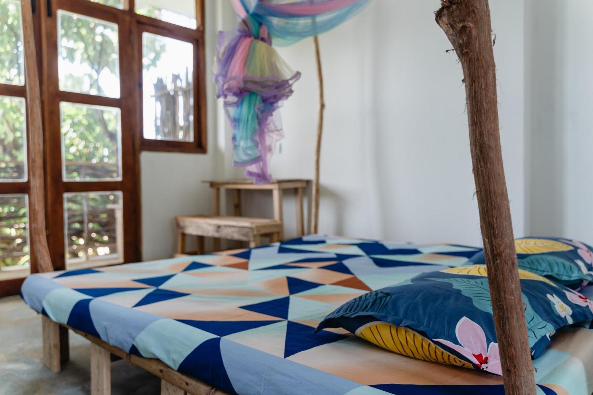 Gaia Ocean Surf Yoga Hostel Ahangama Bagian luar foto