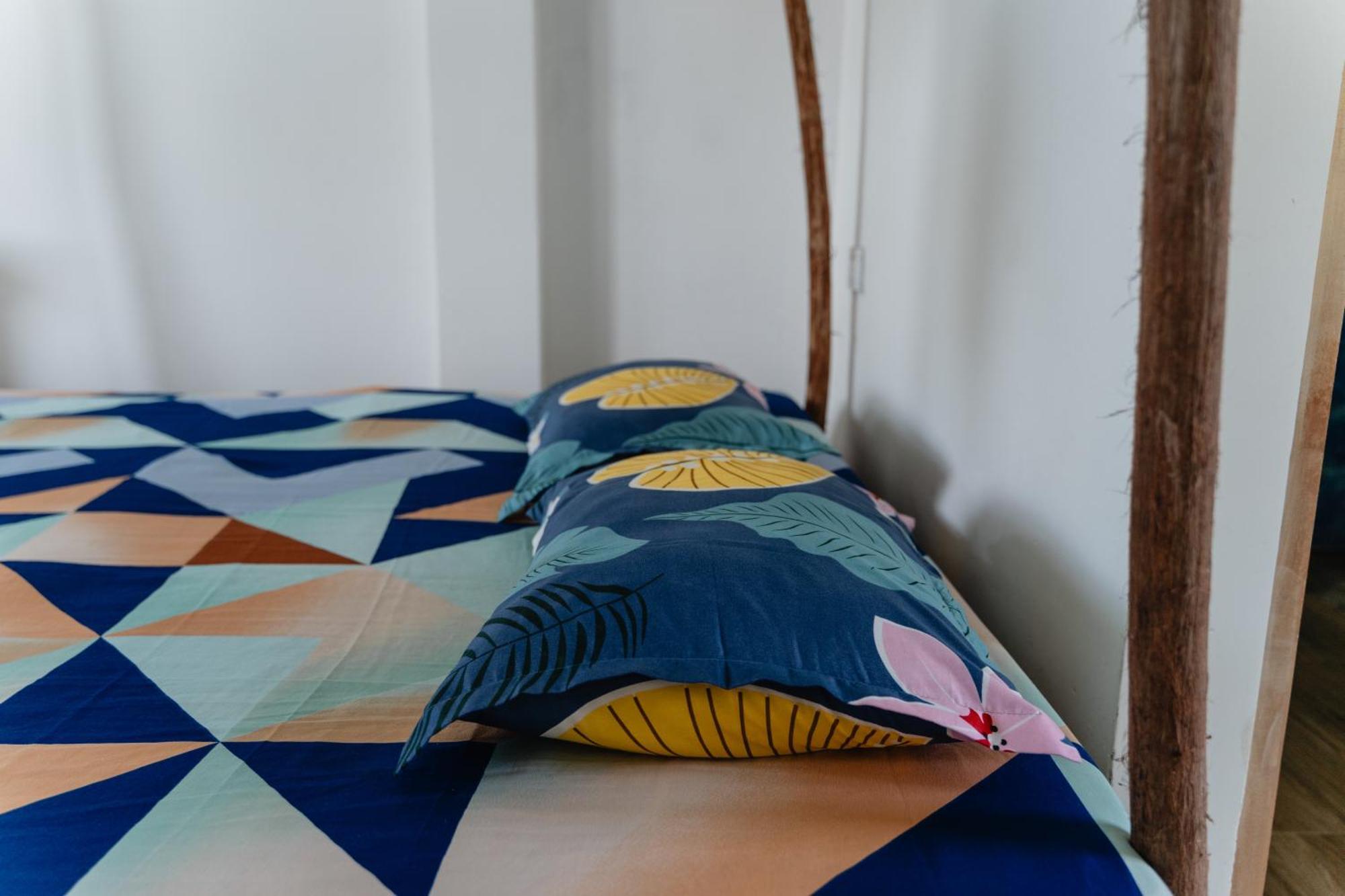 Gaia Ocean Surf Yoga Hostel Ahangama Bagian luar foto