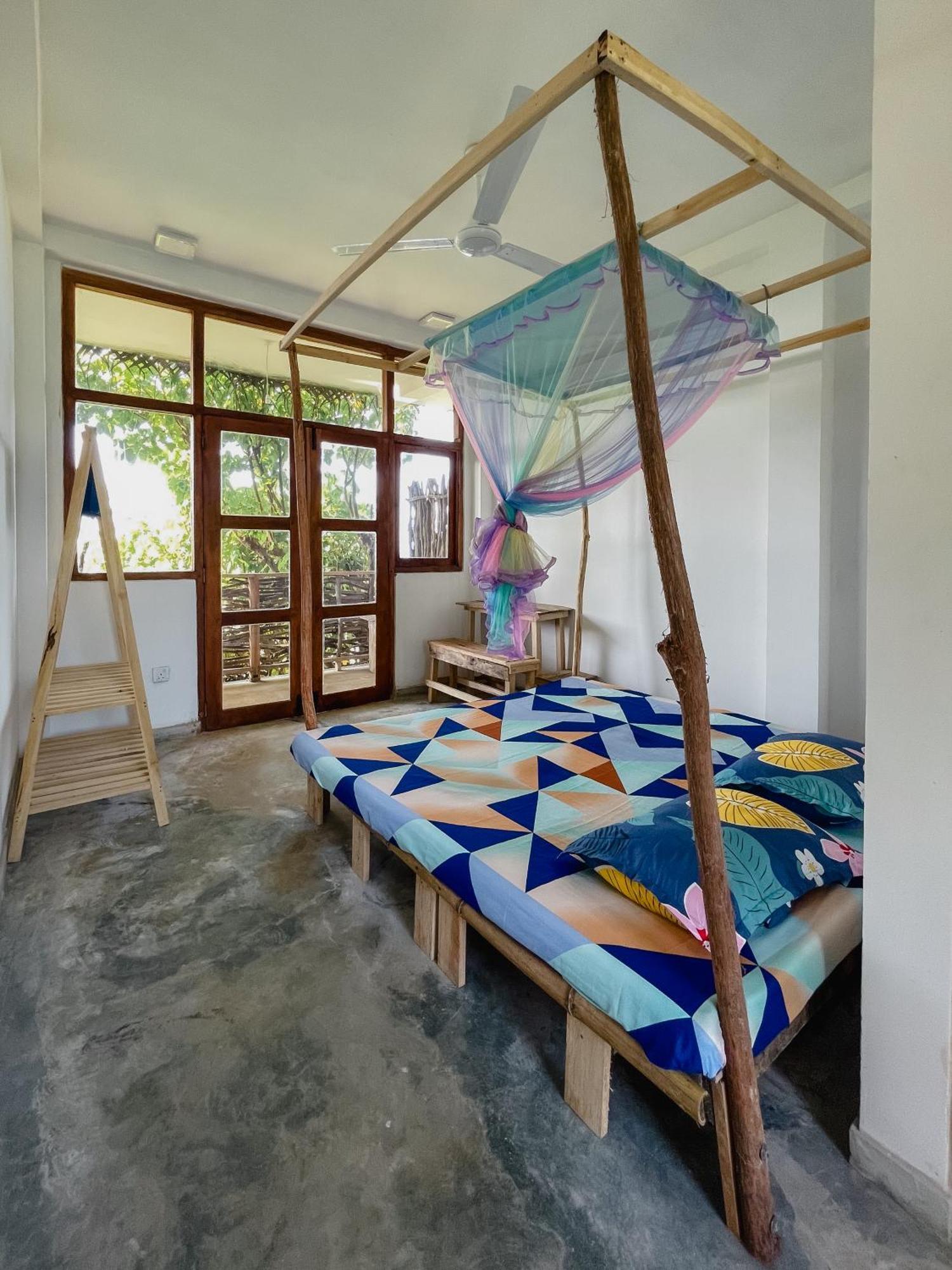Gaia Ocean Surf Yoga Hostel Ahangama Bagian luar foto