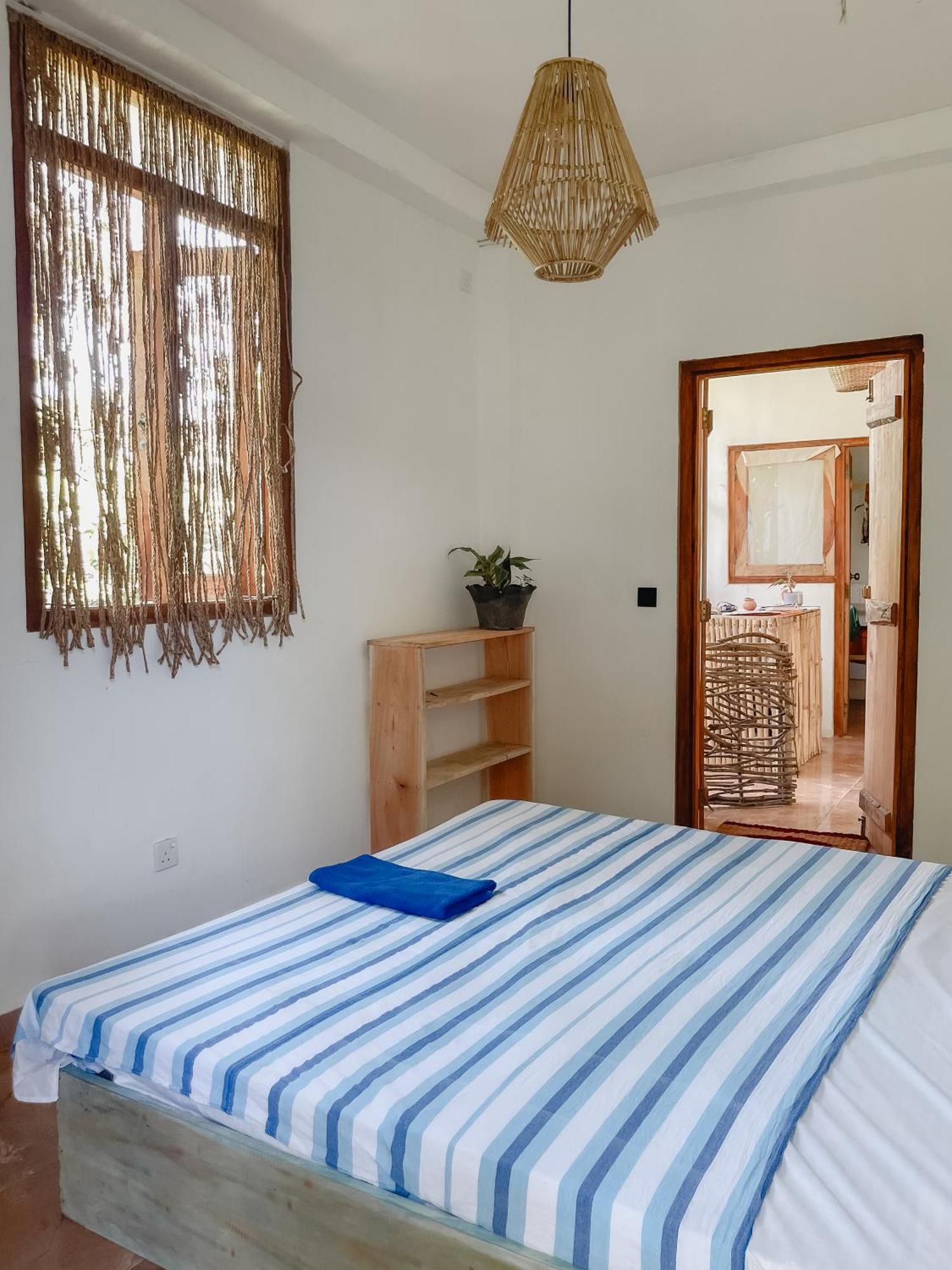 Gaia Ocean Surf Yoga Hostel Ahangama Bagian luar foto