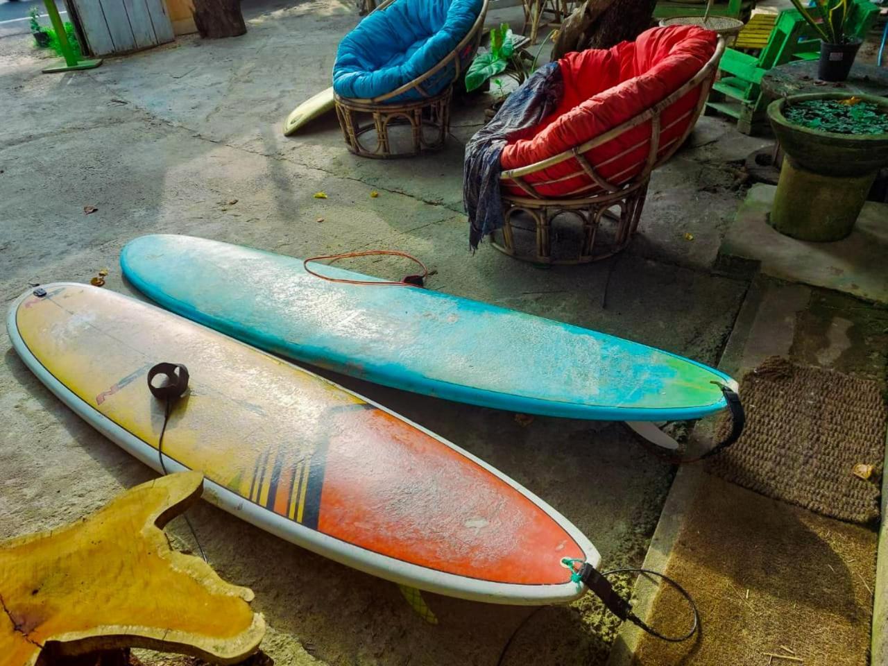 Gaia Ocean Surf Yoga Hostel Ahangama Bagian luar foto