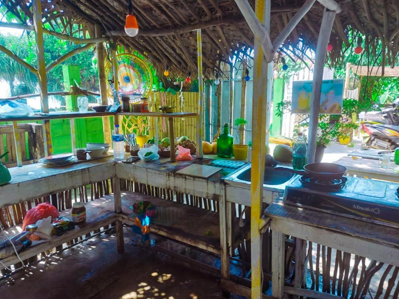 Gaia Ocean Surf Yoga Hostel Ahangama Bagian luar foto