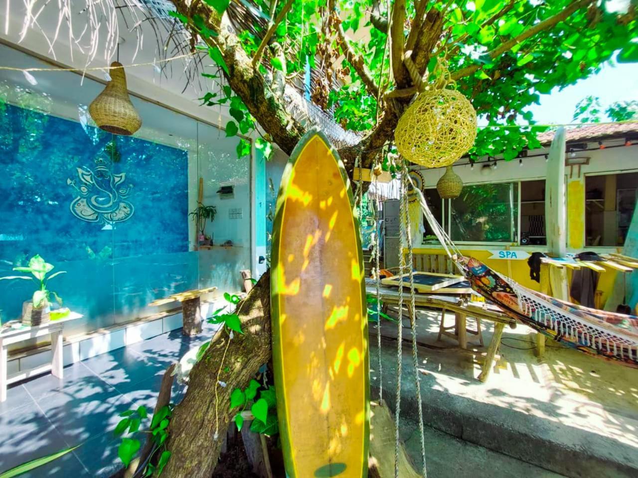 Gaia Ocean Surf Yoga Hostel Ahangama Bagian luar foto
